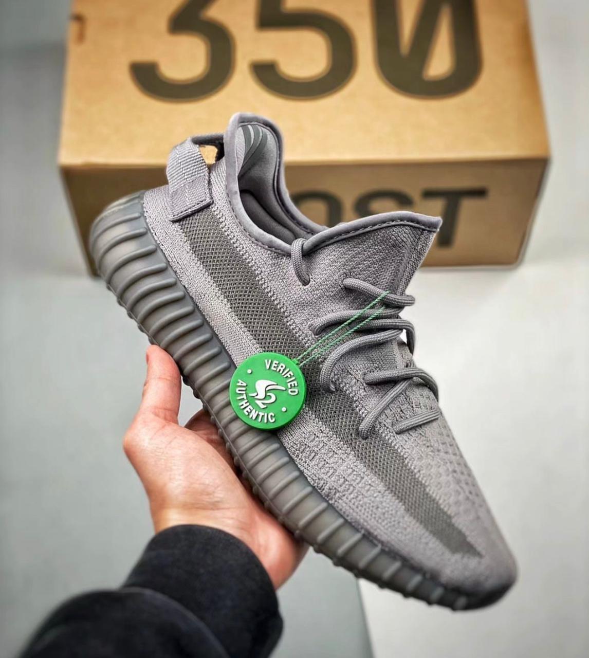 Adidas yeezy iridescent prezzo online