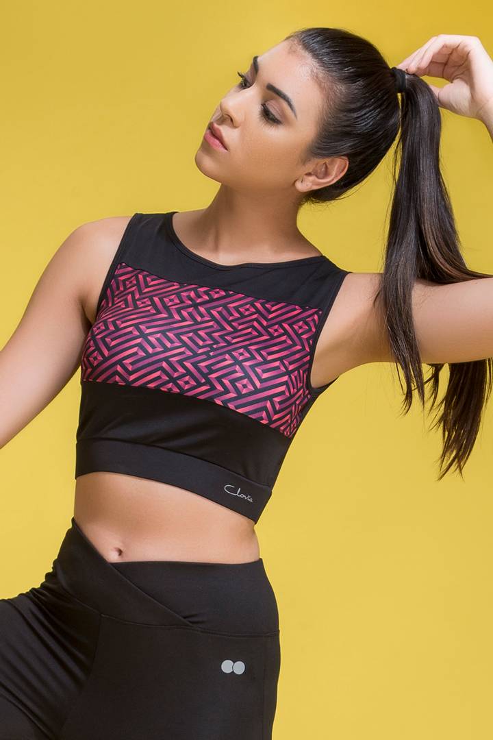 Sleeveless Round Neck Black Geometric Print Sports Crop Top